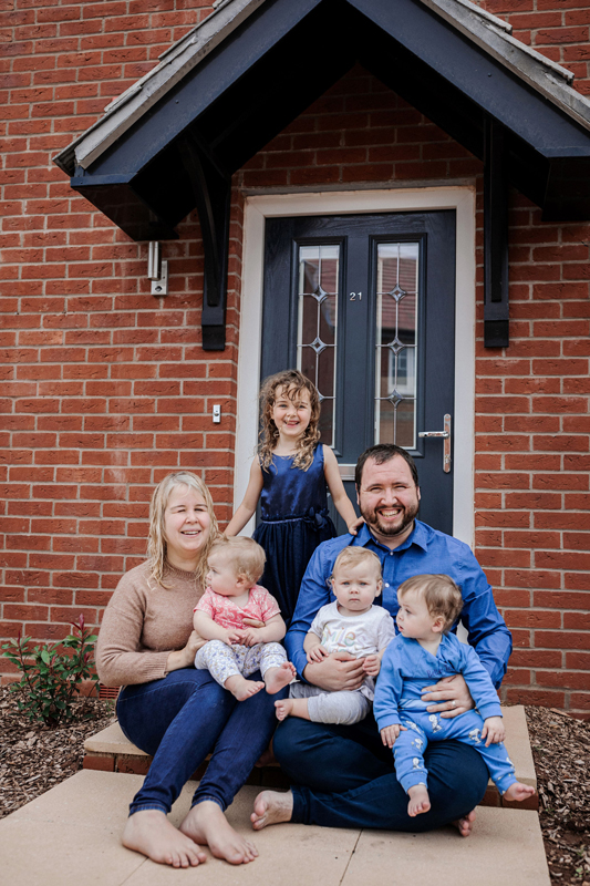 Katie-&-Owen-Furnell-with-children-Lilly,-Freya,-Primrose-and-Rowan